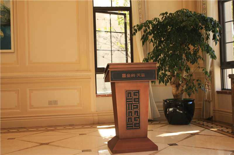 在標(biāo)識(shí)設(shè)計(jì)中，色彩帶給人的感受