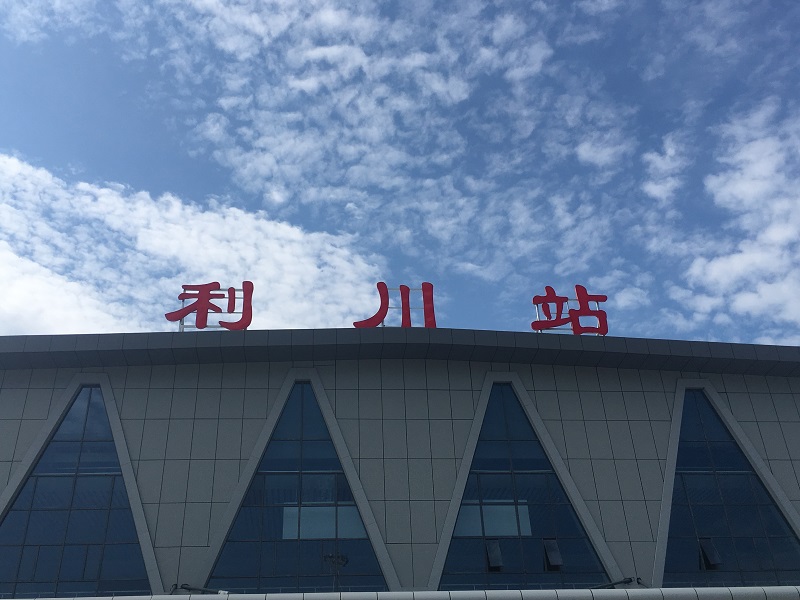 客運(yùn)車(chē)站進(jìn)、出站通道區(qū)有哪些靜態(tài)標(biāo)識(shí)？